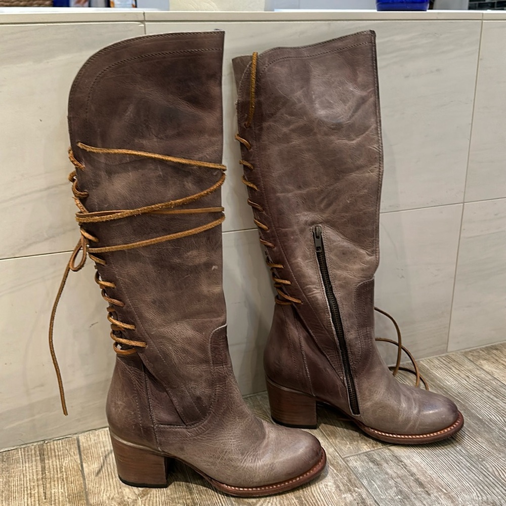 Gorgeous Freebird, gray and tan lace up, leather boots, Size 8